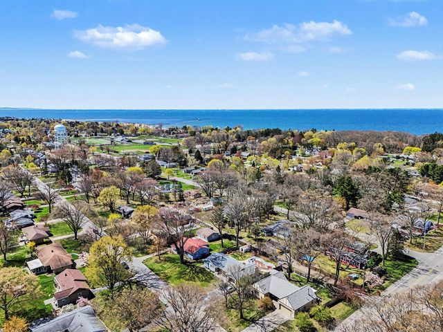 1033 N Beechwood Street, Ludington, MI 49431