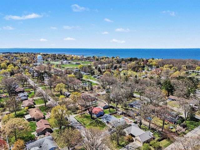 1033 N Beechwood Street, Ludington, MI 49431