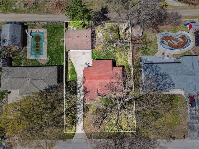 1033 N Beechwood Street, Ludington, MI 49431