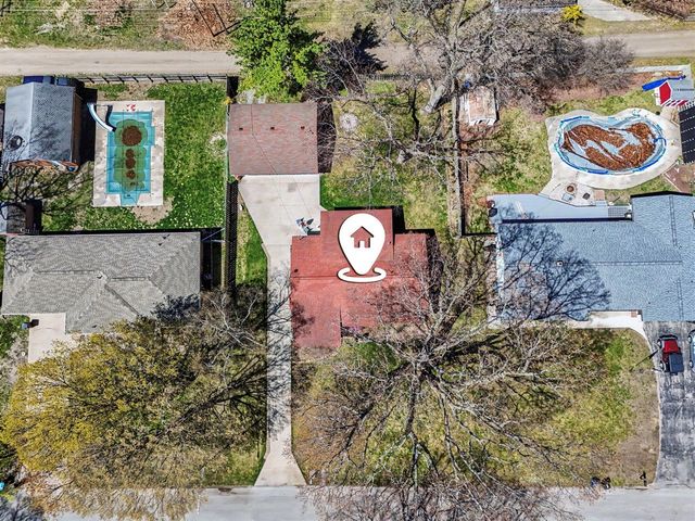 1033 N Beechwood Street, Ludington, MI 49431