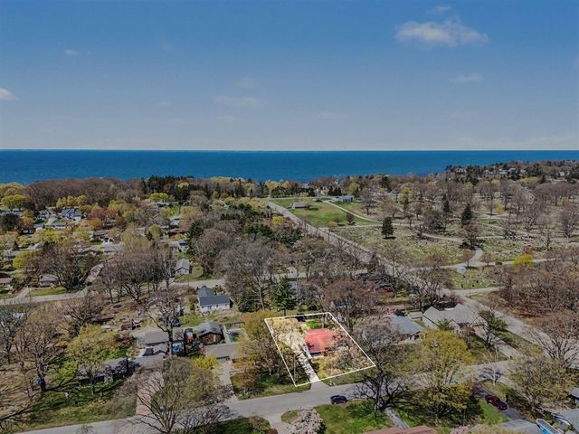 1033 N Beechwood Street, Ludington, MI 49431