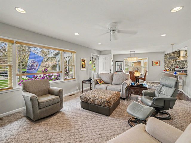 1033 N Beechwood Street, Ludington, MI 49431