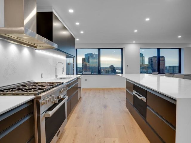 65 East India Row 41B, Boston, MA 02110