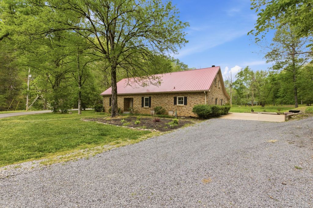 580 Defeated Creek Rd, Centerville, TN 37033