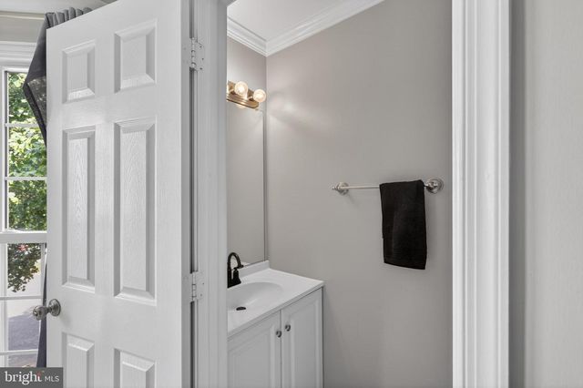 9253 JESSICA DR, Manassas Park, VA 20111
