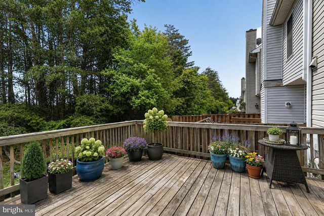 9253 JESSICA DR, Manassas Park, VA 20111