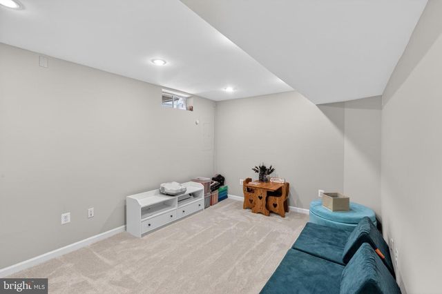 9253 JESSICA DR, Manassas Park, VA 20111
