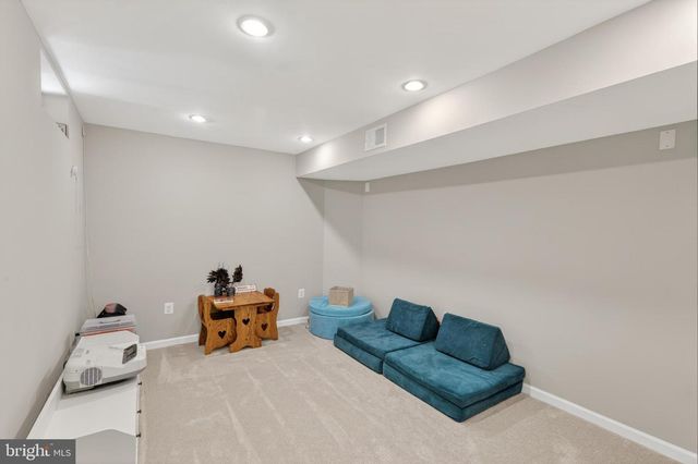 9253 JESSICA DR, Manassas Park, VA 20111