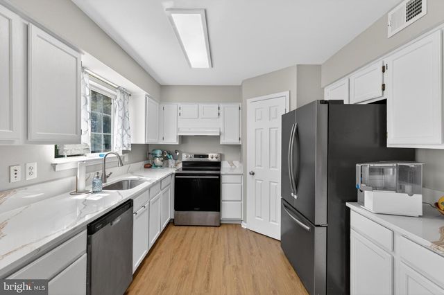 9253 JESSICA DR, Manassas Park, VA 20111
