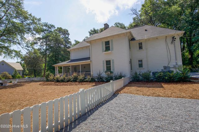 280 W Connecticut Avenue, Southern Pines, NC 28387