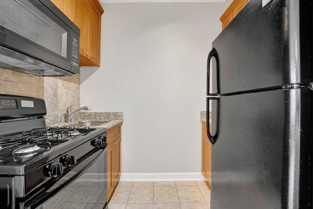 414 W Walnut Street 310, Maywood, IL 60153