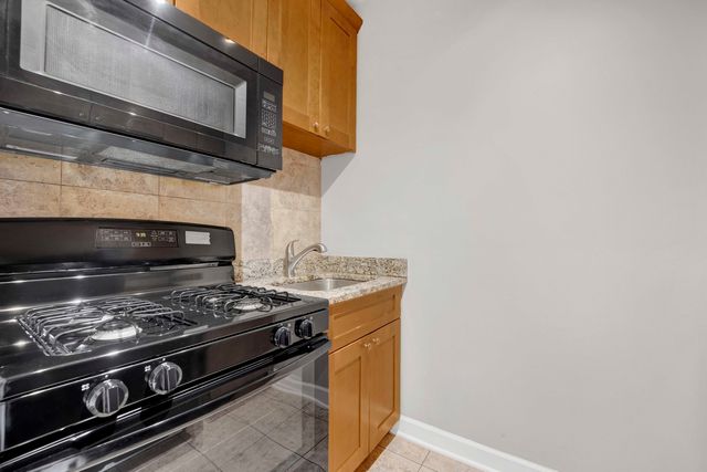 414 W Walnut Street 310, Maywood, IL 60153