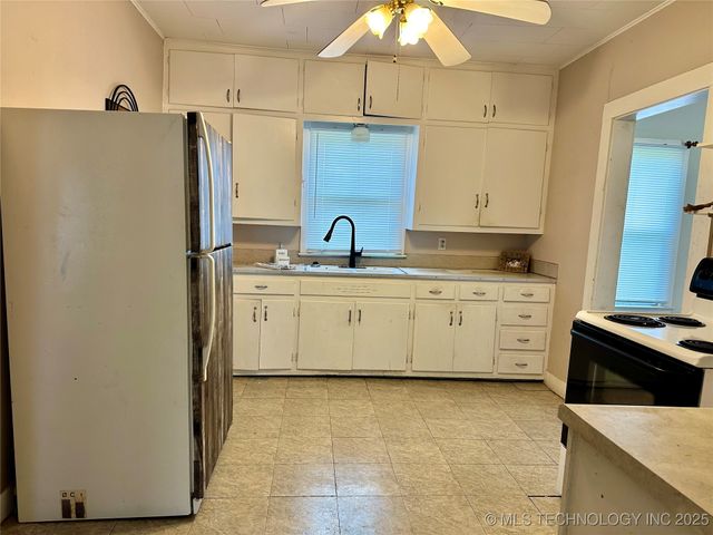 1500 W 12th, Sulphur, OK 73086