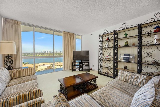 1820 Avenida del Mundo 807, Coronado, CA 92118
