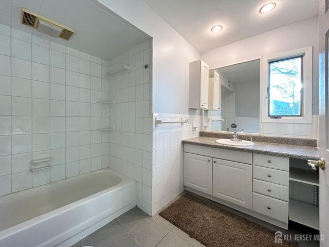 122 Vineyard Road, Edison, NJ 08817