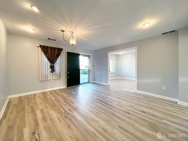122 Vineyard Road, Edison, NJ 08817