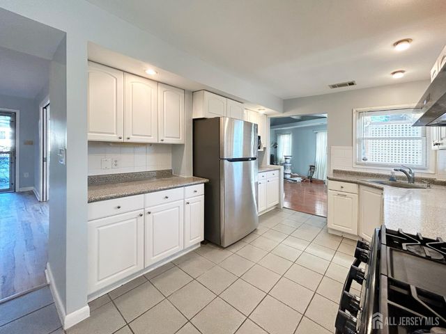122 Vineyard Road, Edison, NJ 08817