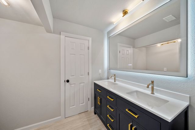 420 Wolf Run Court, Lavon, TX 75166