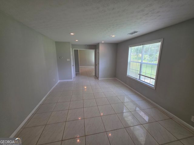 6924 Biscayne Blvd, Rex, GA 30273