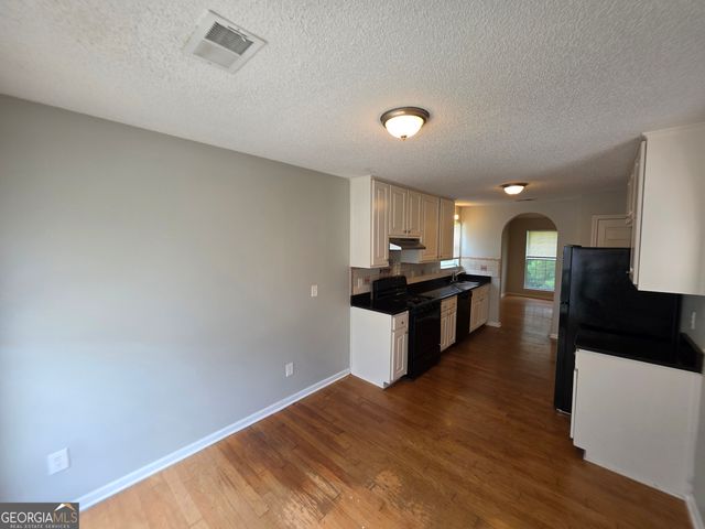 6924 Biscayne Blvd, Rex, GA 30273