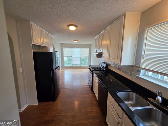 6924 Biscayne Blvd, Rex, GA 30273