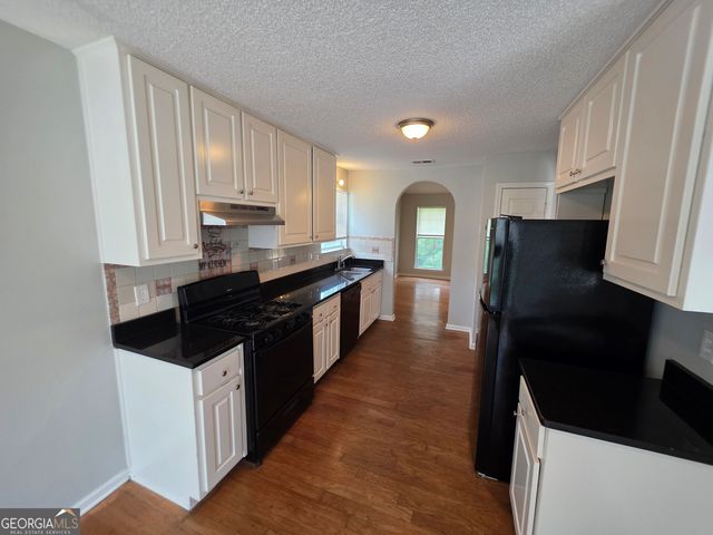 6924 Biscayne Blvd, Rex, GA 30273