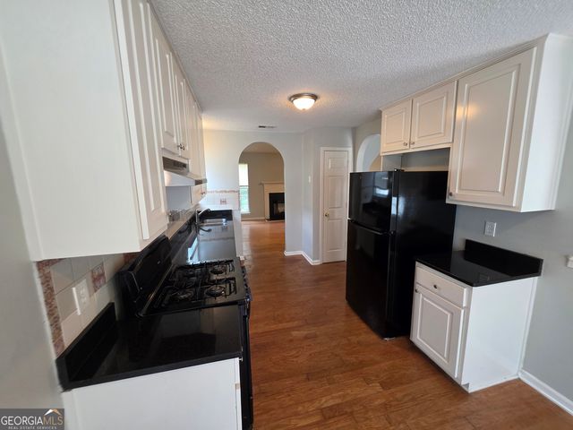 6924 Biscayne Blvd, Rex, GA 30273