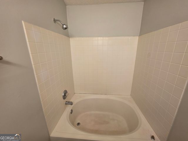 6924 Biscayne Blvd, Rex, GA 30273