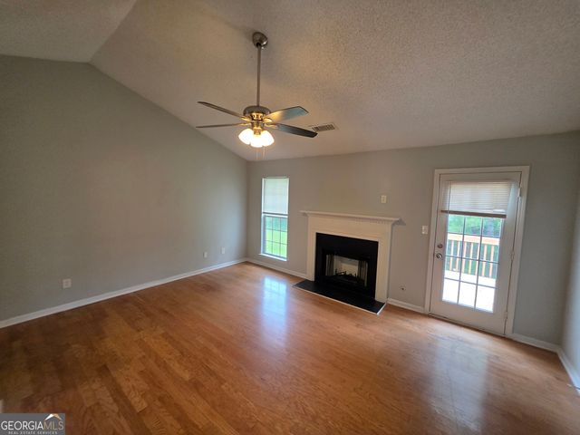 6924 Biscayne Blvd, Rex, GA 30273