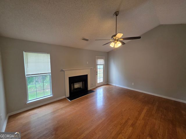 6924 Biscayne Blvd, Rex, GA 30273