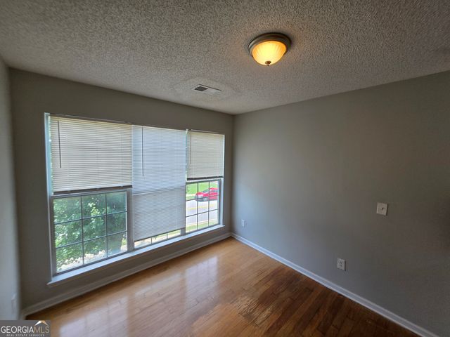 6924 Biscayne Blvd, Rex, GA 30273