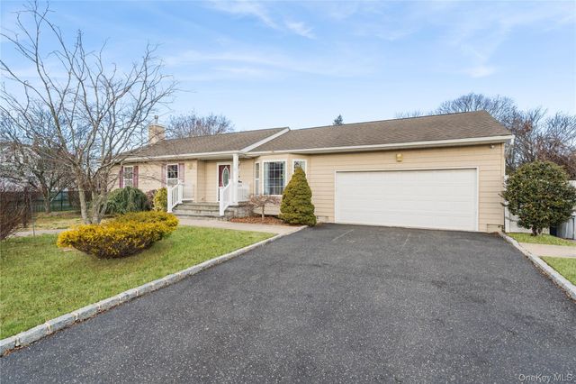 28 2nd Avenue, Central Islip, NY 11722