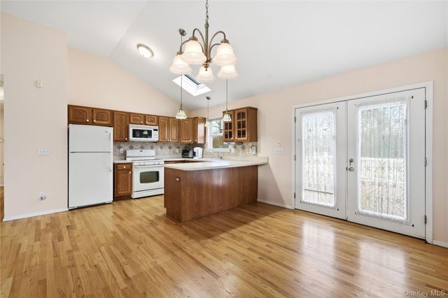 28 2nd Avenue, Central Islip, NY 11722