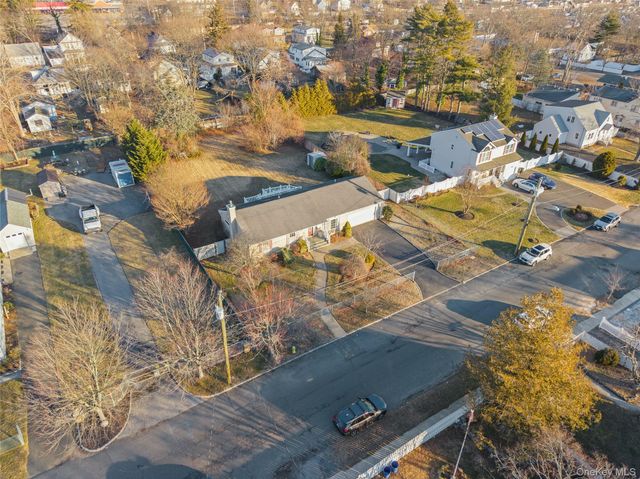 28 2nd Avenue, Central Islip, NY 11722