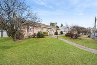 28 2nd Avenue, Central Islip, NY 11722