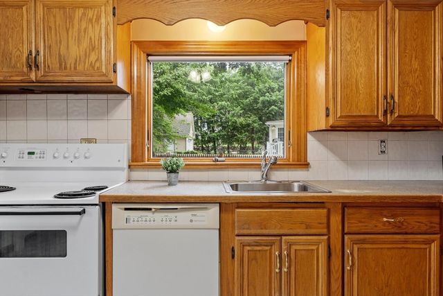 12 Hunt Rd, Bedford, MA 01730