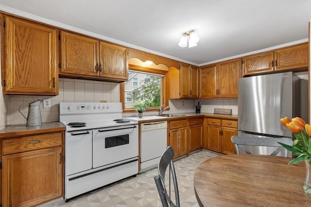 12 Hunt Rd, Bedford, MA 01730
