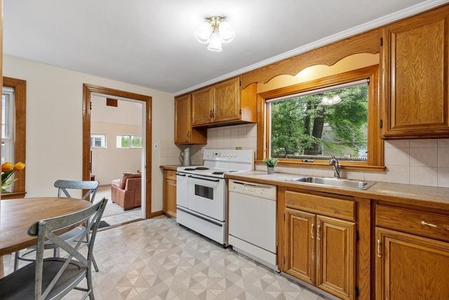 12 Hunt Rd, Bedford, MA 01730