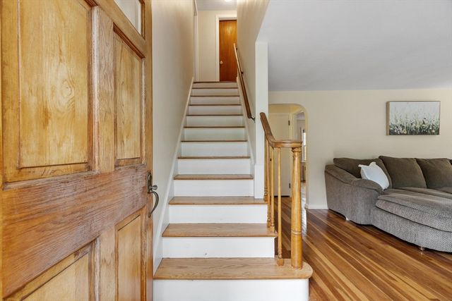 12 Hunt Rd, Bedford, MA 01730