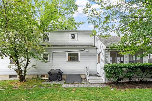 12 Hunt Rd, Bedford, MA 01730