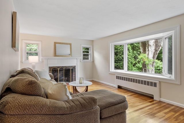 12 Hunt Rd, Bedford, MA 01730