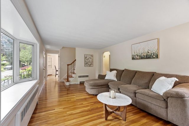 12 Hunt Rd, Bedford, MA 01730