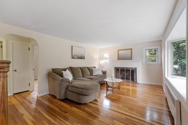 12 Hunt Rd, Bedford, MA 01730