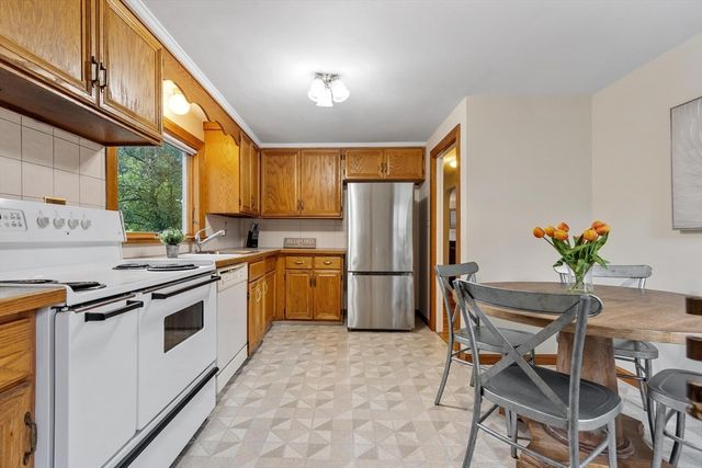 12 Hunt Rd, Bedford, MA 01730