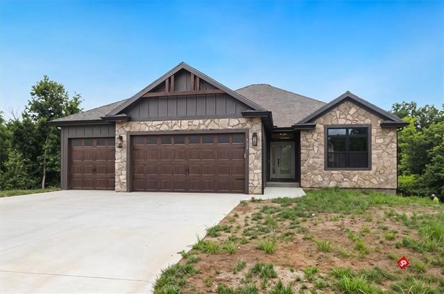 2204 Arbor Lane, Excelsior Springs, MO 64024
