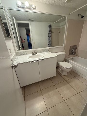 4261 W Mcnab Rd 28, Pompano Beach, FL 33069