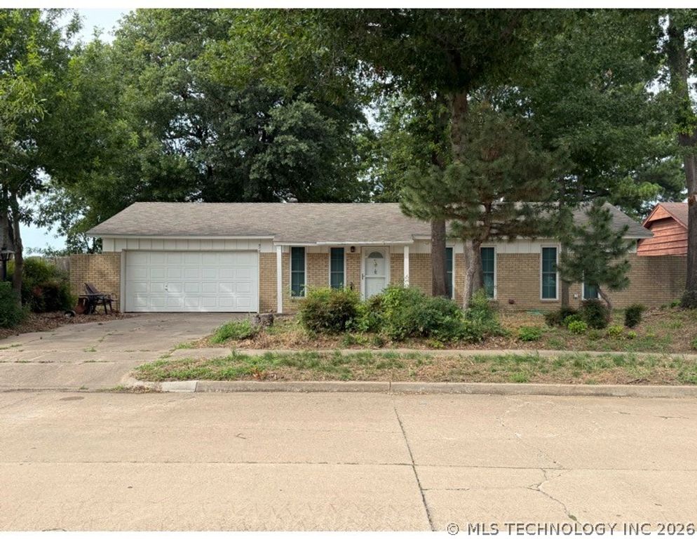 514 E Center Street, Collinsville, OK 74021