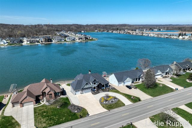 8985 24th Avenue, Jenison, MI 49428
