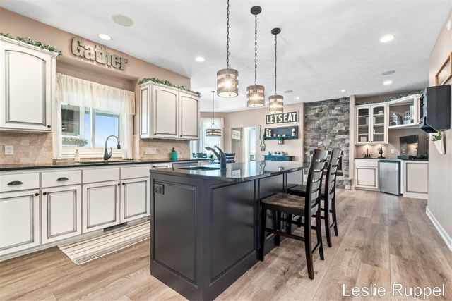 8985 24th Avenue, Jenison, MI 49428