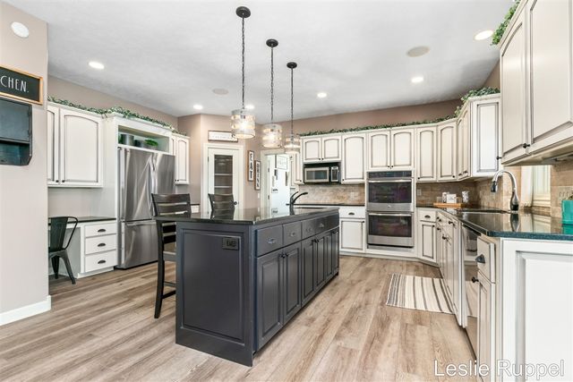 8985 24th Avenue, Jenison, MI 49428
